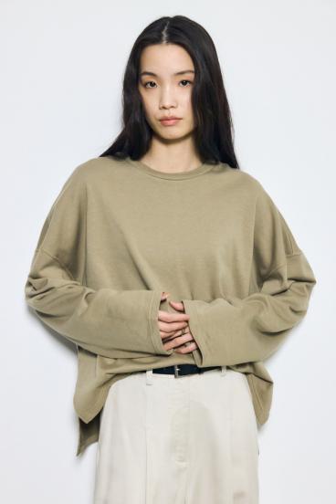 スリットヘムルーズプルオーバー