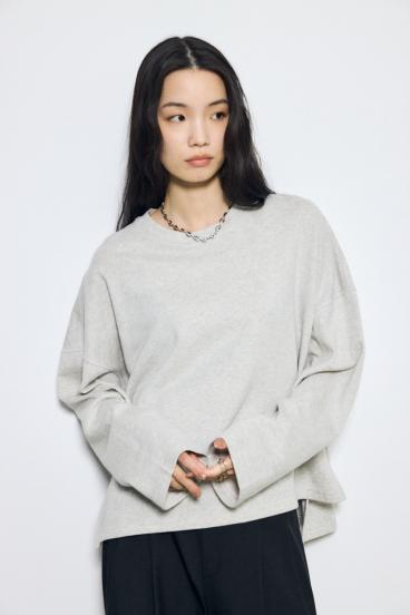 スリットヘムルーズプルオーバー