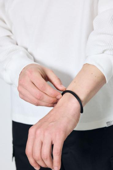 ツイストバングル