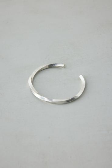 ツイストバングル