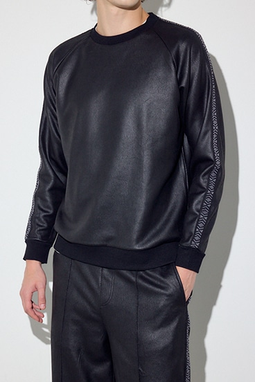 フェイクレザーライントップス