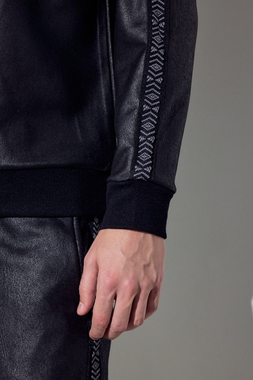 フェイクレザーライントップス 詳細画像