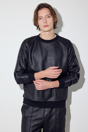 フェイクレザーライントップス