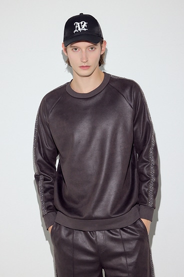 フェイクレザーライントップス