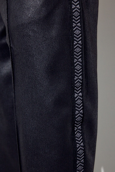 フェイクレザーラインパンツ 詳細画像