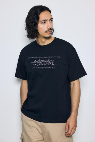 エンブロイダリーロゴTシャツ