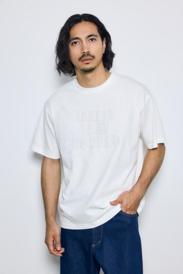 エンボスロゴTシャツ