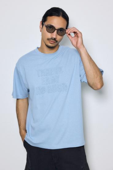 エンボスロゴTシャツ