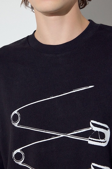 【SS先行アイテム】SAFETY PIN長袖Tシャツ 詳細画像