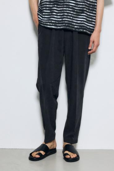 接触冷感フェイクスエードスリムパンツ