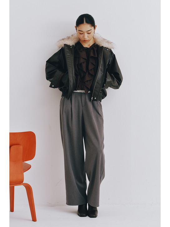 THE &rdquo;IT&rdquo; BLOUSON.　LOOK 2