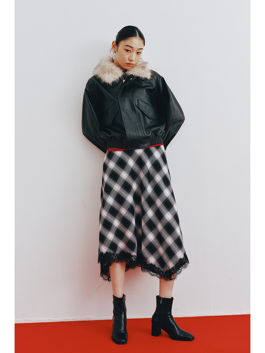 THE &rdquo;IT&rdquo; BLOUSON.　LOOK 1