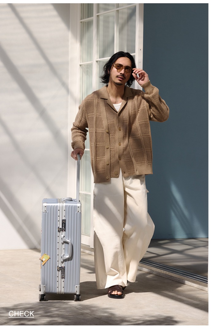 TRAVEL STYLE　移動も、街歩きもストレスなく。軽やかに着こなす大人の旅スタイル。