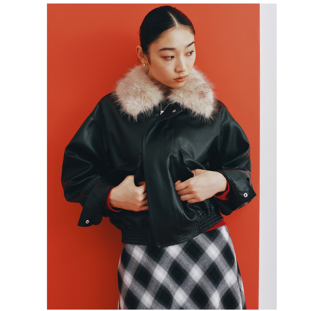 THE ”IT” BLOUSON.　LOOK 1　旬のチェックスカートをレザーでほんのり辛口に