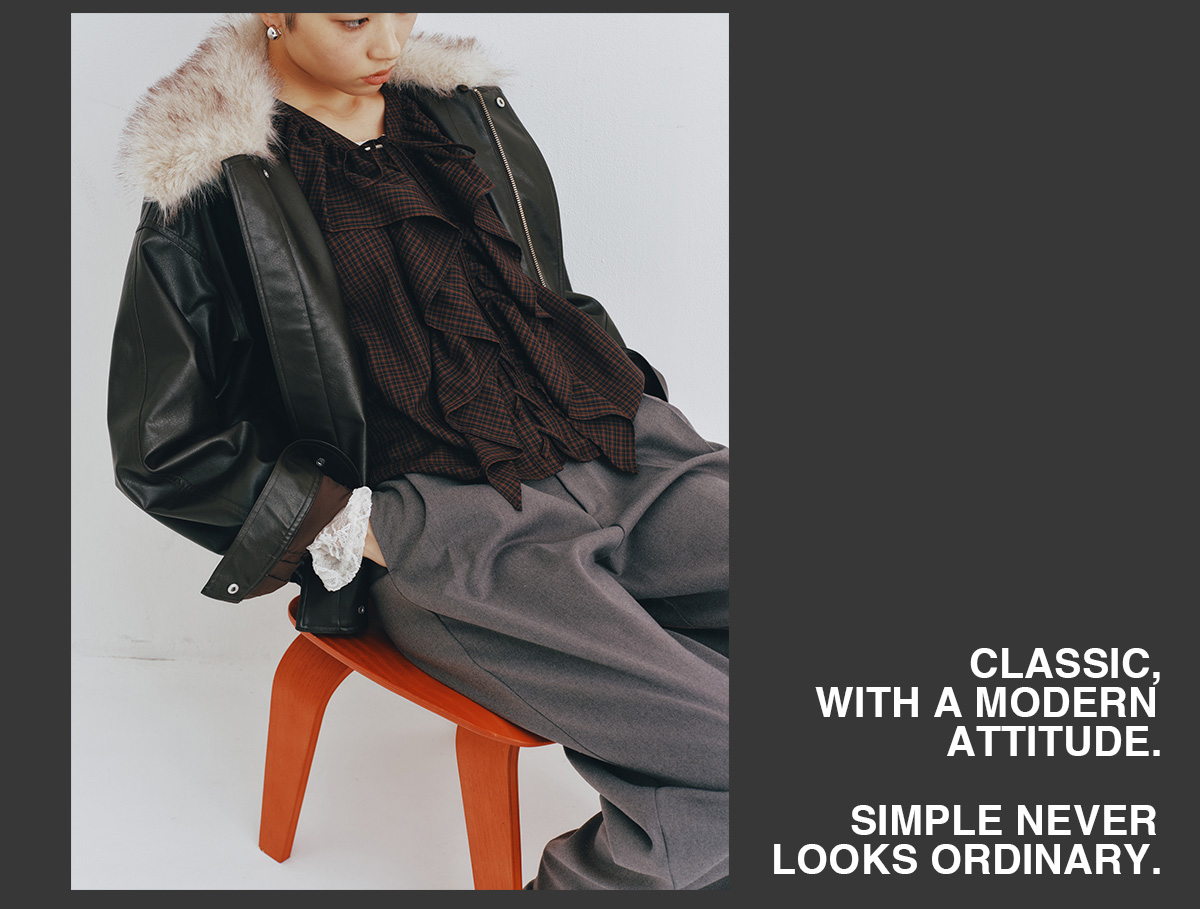 THE ”IT” BLOUSON.　LOOK 2　ファー×フリルで顔周りを華やかに演出