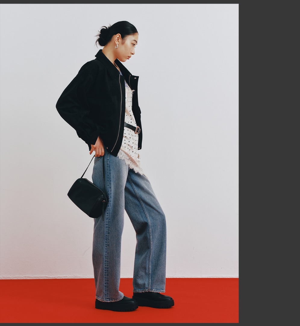 THE ”IT” BLOUSON.　LOOK 4　レース素材と掛け合わせて程よい甘辛バランスに