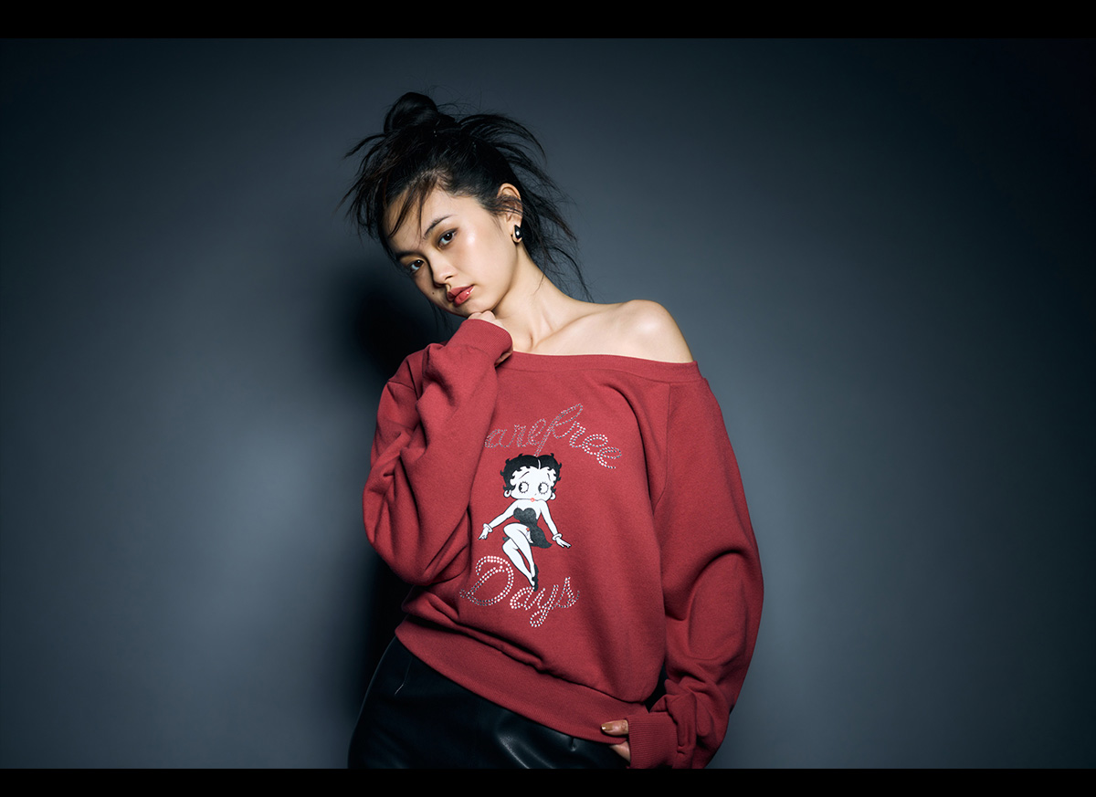 AZUL×BETTY オフショルスウェット